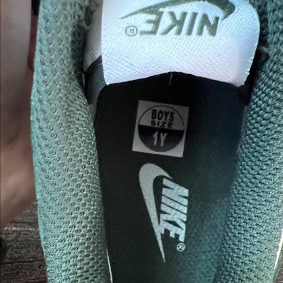 Nike - Picture 8 of 10